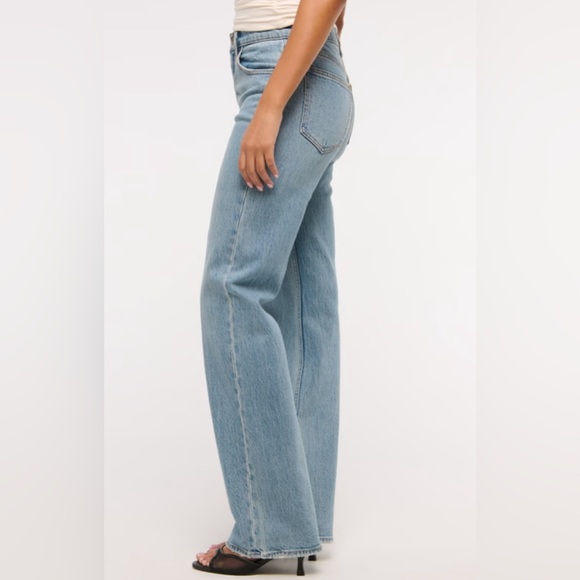 Abercrombie & Fitch The 90s Relaxed Jean High Rise Light Wash - Picture 2 of 7